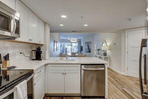 Fridge, microwave, stovetop, dishwasher - Sunset Rentals | Barrington Arms 102 (Hilton Head Island)