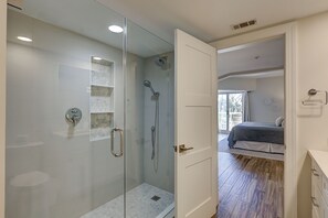 Hair dryer, towels - Sunset Rentals | Barrington Arms 102 (Hilton Head Island)