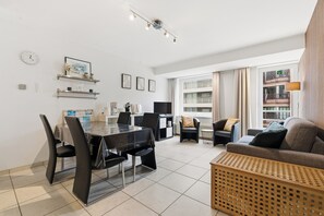 TV - 1 bedroom accommodation in De Panne (De Panne)