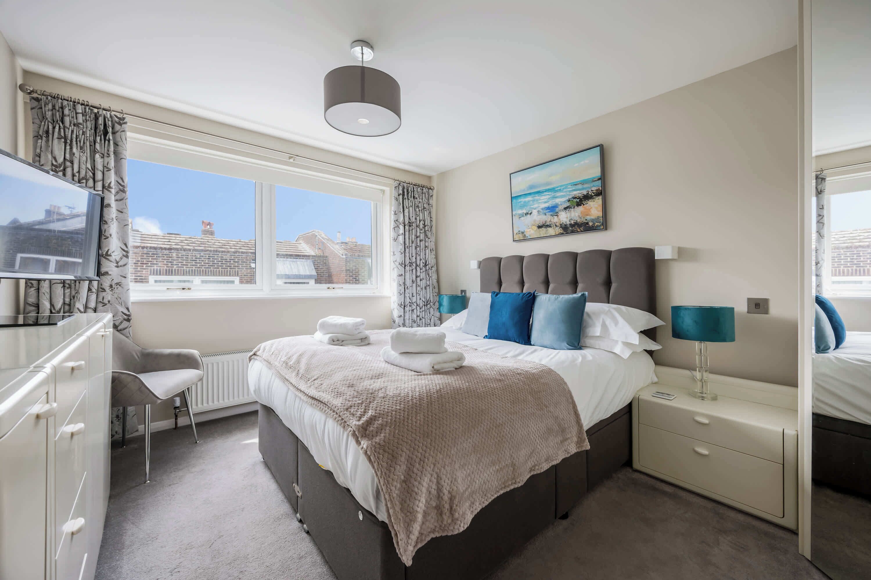3 bedrooms, iron/ironing board, WiFi, bed sheets