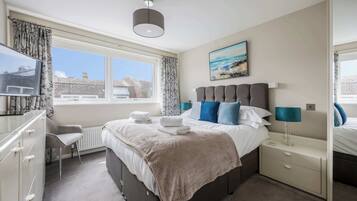 3 bedrooms, iron/ironing board, WiFi, bed sheets