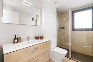 Bathroom - Luxury penthouse with sea views and pool near Marbella (Estepona)