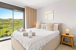 Room - Luxury penthouse with sea views and pool near Marbella (Estepona)