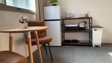 Basic Triple Room, City View | Interior