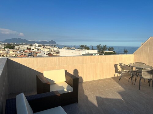 Penthouse with ocean view in Recreio.
