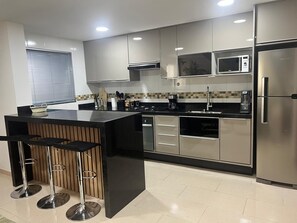 Coffee/tea maker, fridge, microwave, oven
