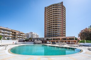 Pool - Apartment 'Praia Azul Ocean View' with Sea View, Wi-Fi and Air Conditioning (Portimão)