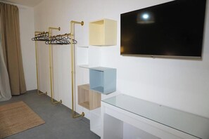 Interior - Farina Rooms & Apartments - Relaxation and Comfort with City View (San Nicola La Strada)