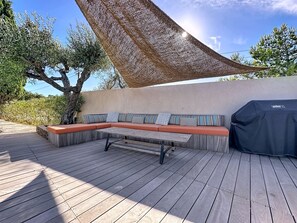 Terrace/patio - Superb modern villa overlooking the Ste Victoire between sea and mountains (Cabriès)