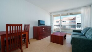 Interior - Small studio for 2 people, close to amenities (Agde)