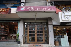 Front of property - Hotel J'S Heritage (Kodaikanal)