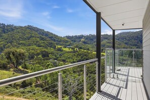 A balcony with a view of a forested hillside. - Eildon Valley Views - in the heart of the scenic Eildon Valley (Eildon)