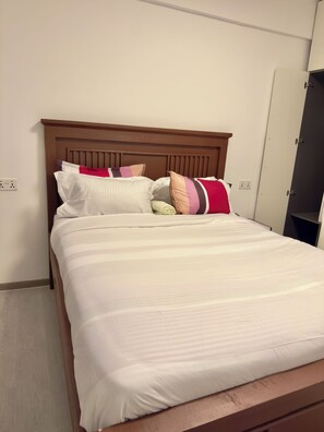 Room - Luxury Travel Home Kilimani
— 1 minute walk to China City (Nairobi)