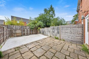 Property grounds - Lovely 2-bedroom house in Birmingham perfect for a relaxing getaway (Birmingham)