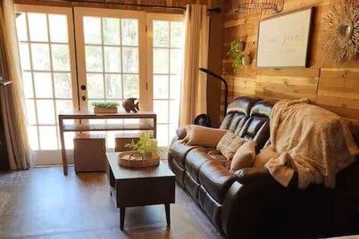 Cozy Couples Cabin - Quiet Wilderness Stay - Illinois River