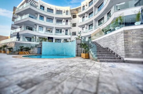 Elegant escape, 2min / beach