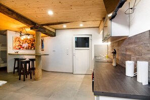 Fridge, stovetop, dishwasher, electric kettle - Apartment 'Carlo' with Wi-Fi (Meßkirch)