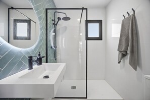 Douche, serviettes fournies