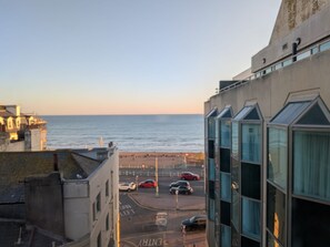 Vista para praia/oceano
