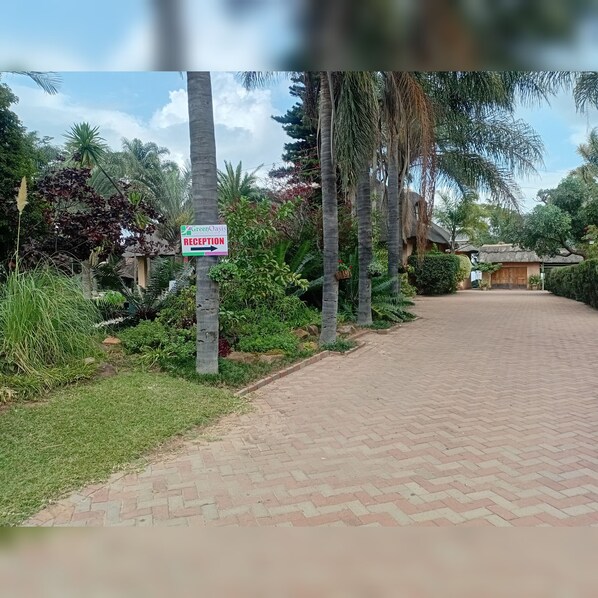 Property grounds - Green Oasis Lodges (Harare)