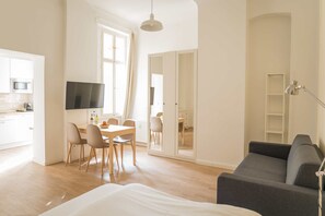 Room - Frankfurter Allee Superior Apartments by Sabine (Berlin)