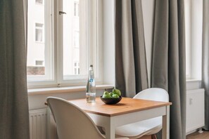 Dining - Frankfurter Allee Triple Apartments by Sabine (Berlin)