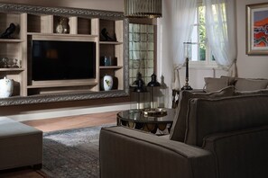 TV - Villa Giulia – The Istrian Hideaway<br>Luxury villa for up to 6 guests with heated private pool in peaceful surroundings. (Vabriga)