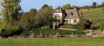 Spacious Charming House for 12 – Vineyard Views & Tranquility for Families/Friends/Sports Groups