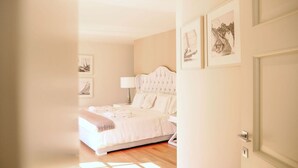 A bedroom with a bed, a bedside table, a lamp, and wall art. - Villa Fiordaliso – Luxury villa for up to 6 guests with private pool in peaceful Mediterranean surroundings. (Vabriga)
