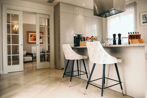 Kühlschrank, Ofen, Herdplatte, Geschirrspüler