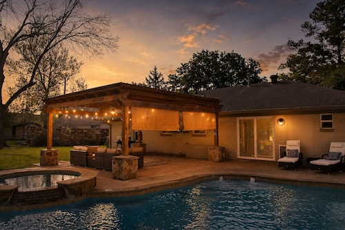 Luxury Pool+Hot Tub | Family & Pet Friendly