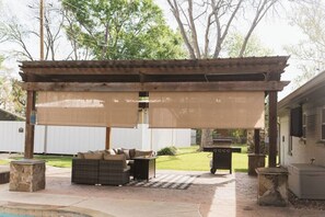 Terrace/patio - Luxury Pool+Hot Tub | Family & Pet Friendly (Tomball)