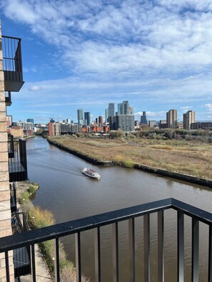 Property grounds - Cosy High Rise Apartment w/skyline views 
,5 min from Old Trafford & City Centre (Salford)