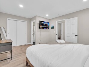 Iron/ironing board, WiFi, bed sheets