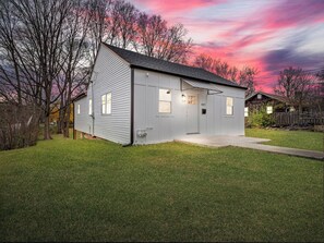 Exterior - Stylish 3B Noblesville Retreat, 3 min to Downtown, 15 to Ruoff, Backyard Deck (Noblesville)