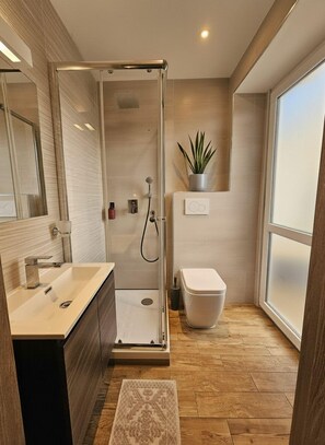 Double Room, Balcony, City View | Bathroom - ARYA Cagliari (Cagliari)
