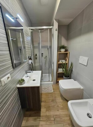 Double Room, Balcony, City View | Bathroom - ARYA Cagliari (Cagliari)