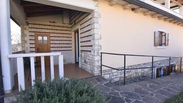 Apartment, 3 Bedrooms, Patio, Garden View | Terrace/patio