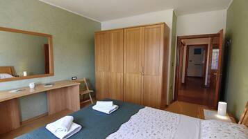 Apartment, 3 Bedrooms, Patio, Garden View