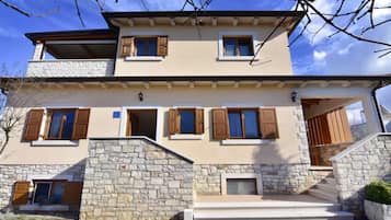 Apartment, 3 Bedrooms, Patio, Garden View | Exterior