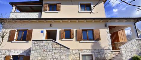 Apartment, 3 Bedrooms, Patio, Garden View | Exterior