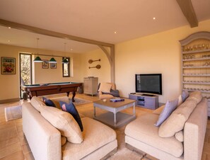 Hus | Oppholdsrom | Peis