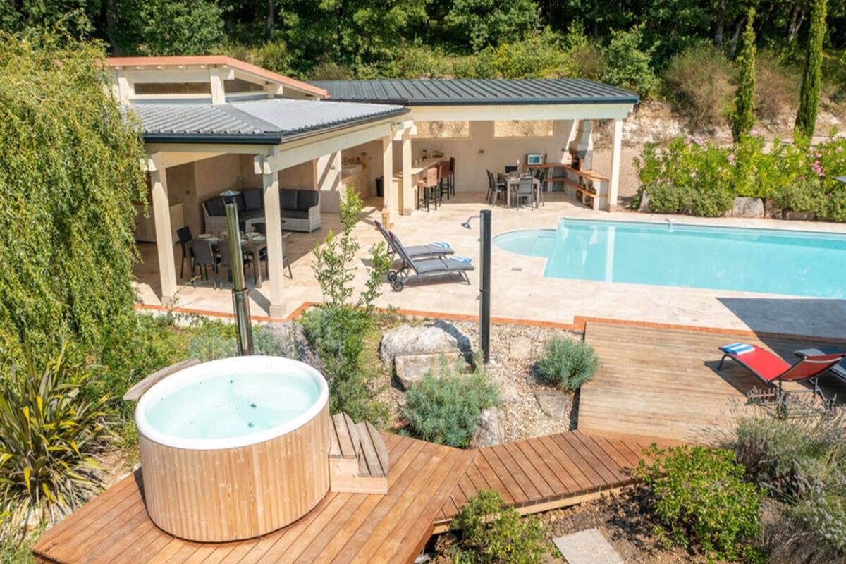 บ้านพัก | สระว่ายน้ำ