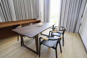 Habitación Grand doble, 1 habitación | Servicio de comidas en la habitación