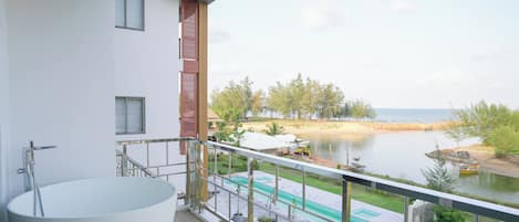 Habitación Grand, 2 habitaciones, vistas al mar | Balcón