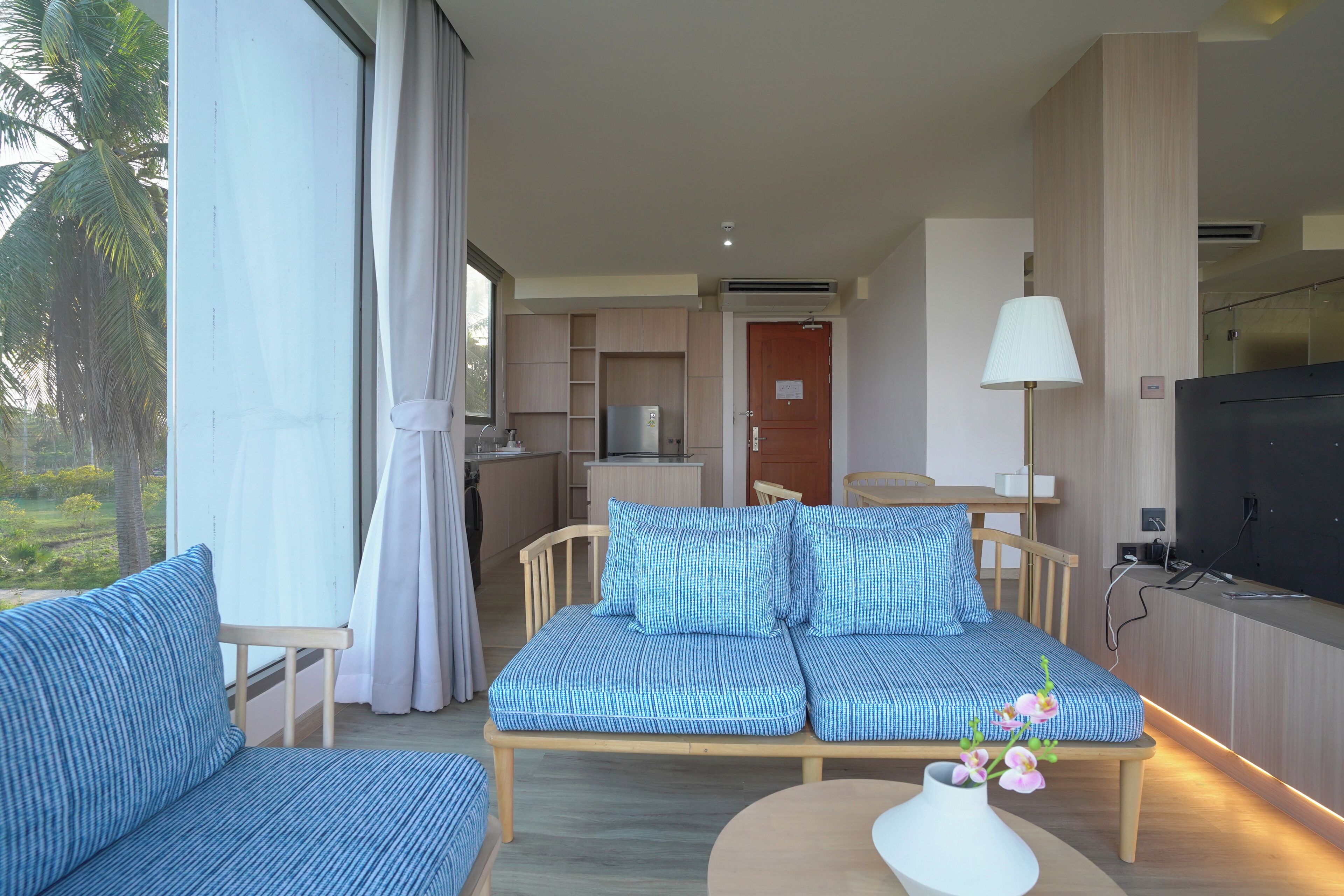 Grand Room, 2 Bedrooms, Sea View | Living area