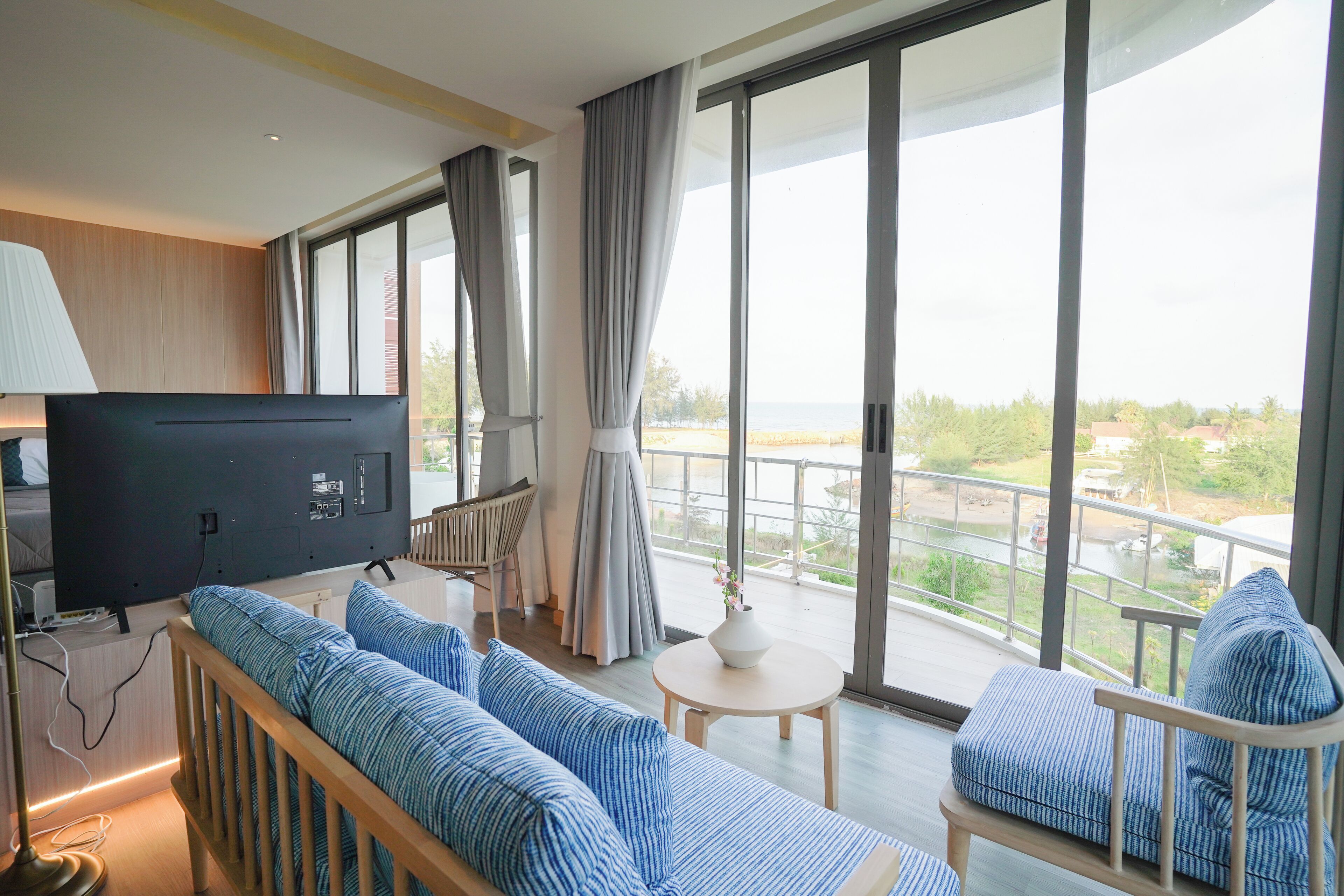 Habitación Grand, 2 habitaciones, vista al mar | Área de sala de estar