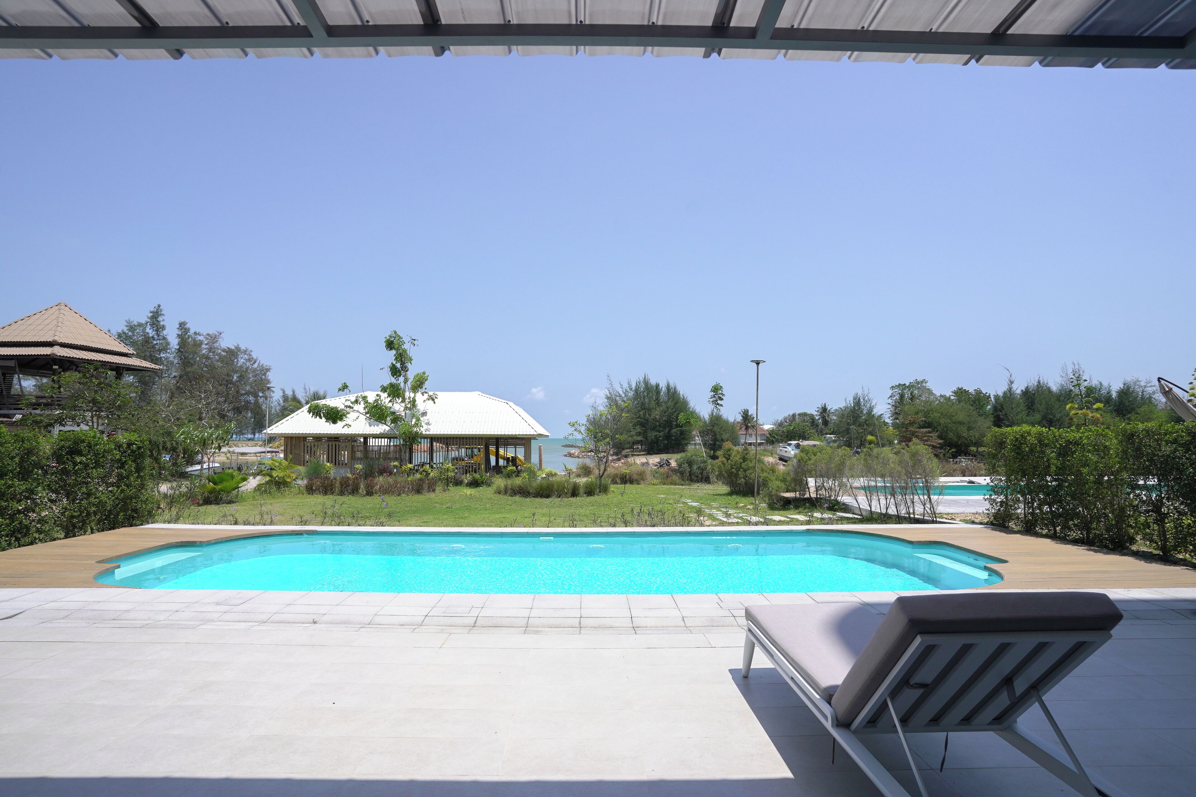 Exclusive Room, Pool Access