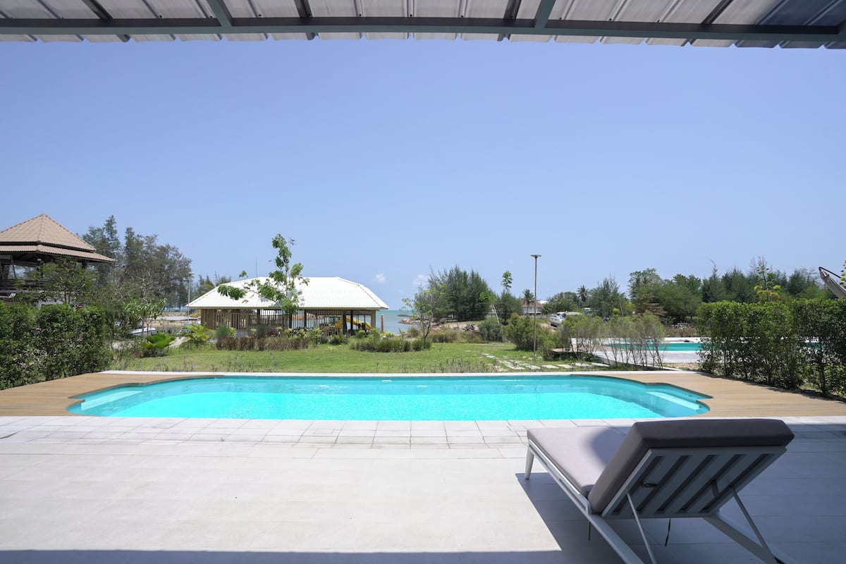 Exclusive Room, Pool Access