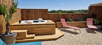 Industrial chalet with net and private spa